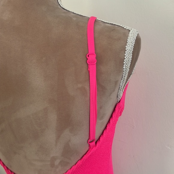 Good American Swimsuit, Sz 3/4 neon pink with cool texture. - Picture 4 of 13